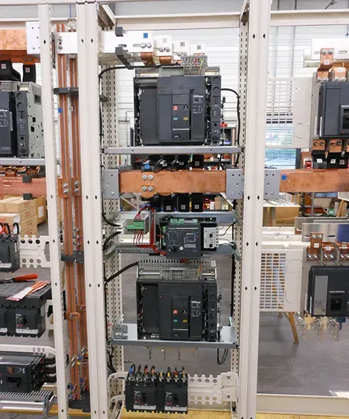 Armoire de commande pour systèmes électriques à Tarbes